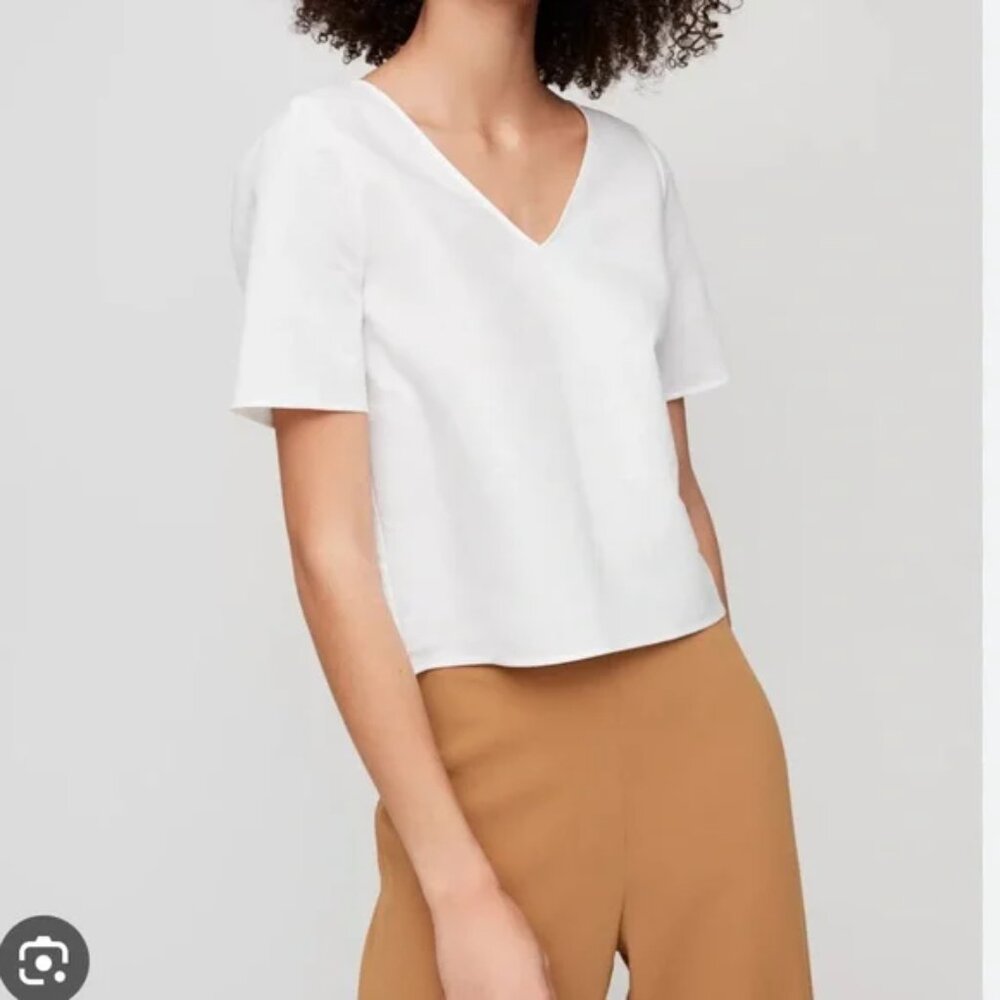 SOLD - Like new! Aritzia Babaton Randy Blouse with Sleeves in White, Size XS